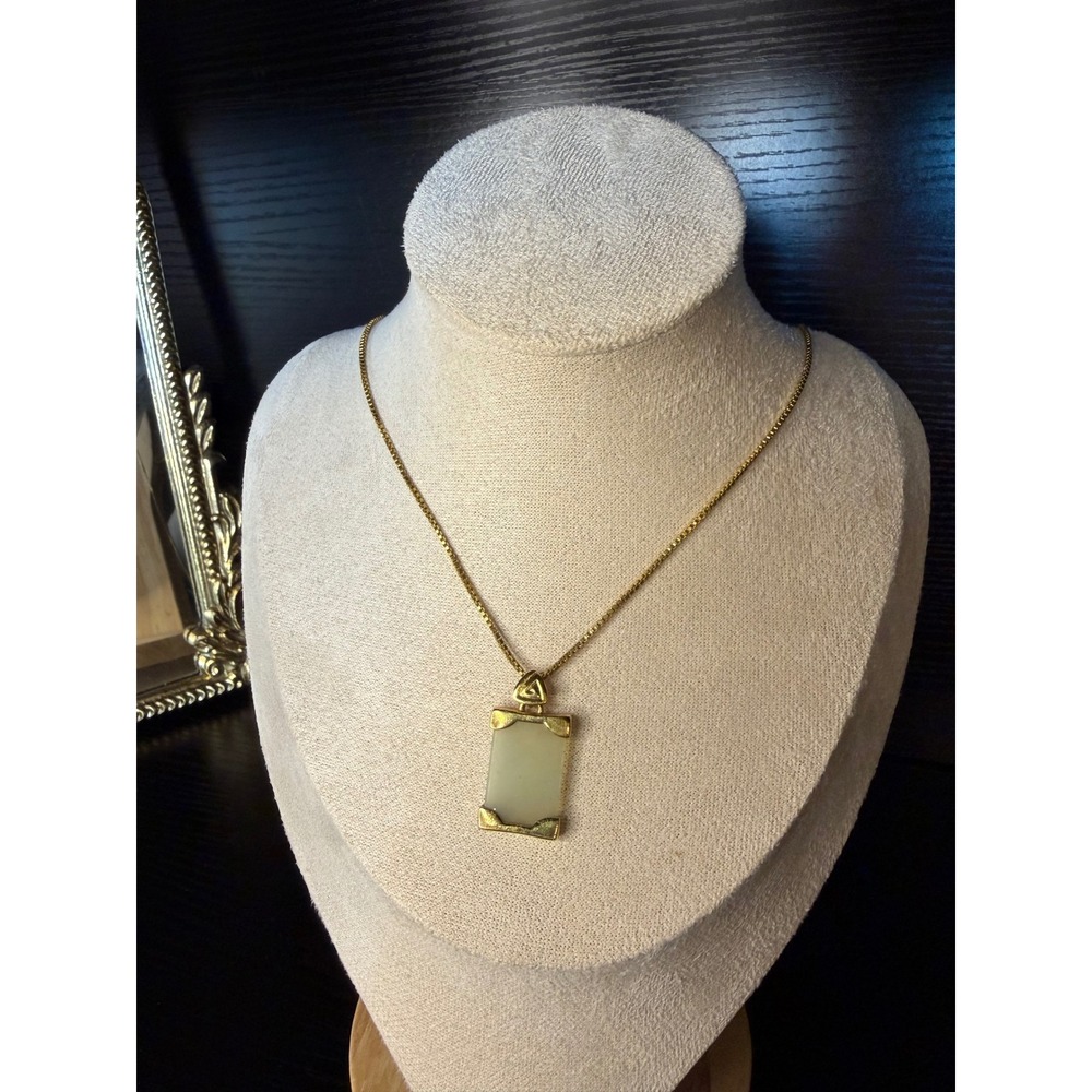 Vintage Avon NR Nina Ricci Gold Tone Green Stone Rectangle Pendant Necklace 24"